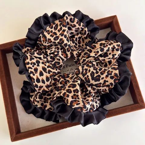 Scrunchie in Satin con Stampa Leopardata Vintage Francese con Bordo Arricciato Nero Elastico per Capelli Oversize Donna Gioielli