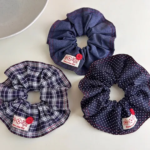 Coletero de Tela Vaquera Estilo Academia Inglesa Vintage Con Botón Rojo Etiqueta Goma de Pelo Para Mujer Diario