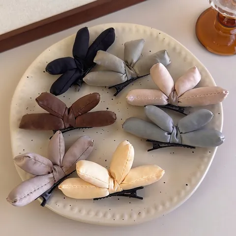 Fermaglio per Capelli con Fiocco in Tessuto Imbottito Stile Coreano Texture Satinata Pinza a Coccodrillo Elegante per Donna