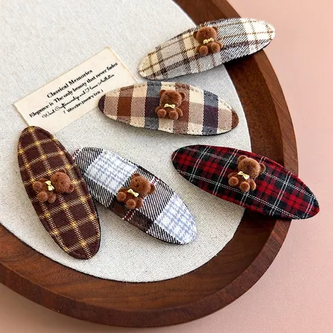 Süße Beflockte Bär Karo Stoff Haarklammer Oval Geometrisch Kariert Snap Haarnadel Handgefertigte Süße Kopfschmuck Zubehör Für Damen