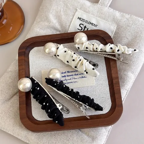 Pinza para el Cabello de Tela Plisada con Lunares Vintage Francés Elegante Pinza de Pico de Pato con Perla Artificial Mujer