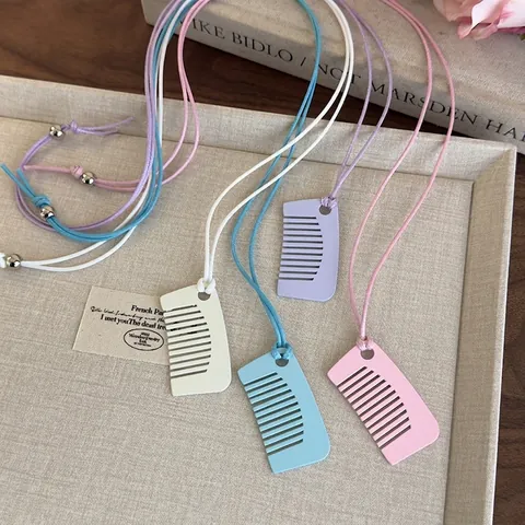 Mode Legierung Kamm Anhänger Halskette Farbige Wachsseil Lange Kette Mit Silberperle Accessoire Für Damen Light Luxury Stil
