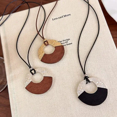 Collana Vintage Con Ciondolo a Cerchio Patchwork in Lega e Legno per Donna Catena Maglione Lunga in Cordino Cerato Gioielli