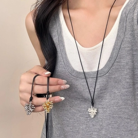 Collana con Pendente a Pigna Regolabile Vintage in Rame Galvanizzato con Corda di Cera Catena Lunga per Maglione Gioielli Donna