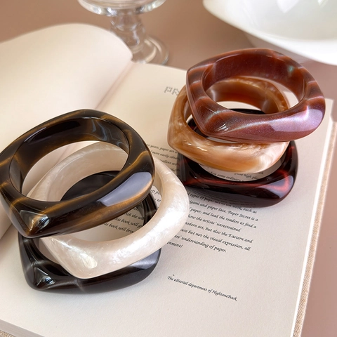 Retro Resin Chunky Bangle For Women Marble Tortoiseshell Pattern Square Rounded Edge Wide Bracelet Fashion Jewelry Accessory