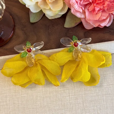 Pendientes Bohemios de Pétalos de Tela Amarilla de Tamaño Excesivo Decoración de Hojas de Flores de Resina Hechos a Mano Mujer