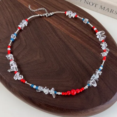 Collana in Stile Etnico New Chinese Fatta a Mano con Perline di Vetro Rosse Blu Trasparenti Irregolari per Donna Gioielli