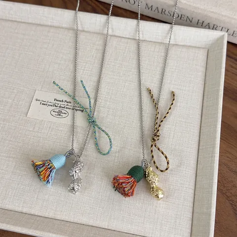 Collier Pendentif Cacahuète en Alliage Vintage Avec Gland pour Femmes Bohème Longue Chaîne à Billes Gland en Satin Colorée Tissé à la Main Bijoux