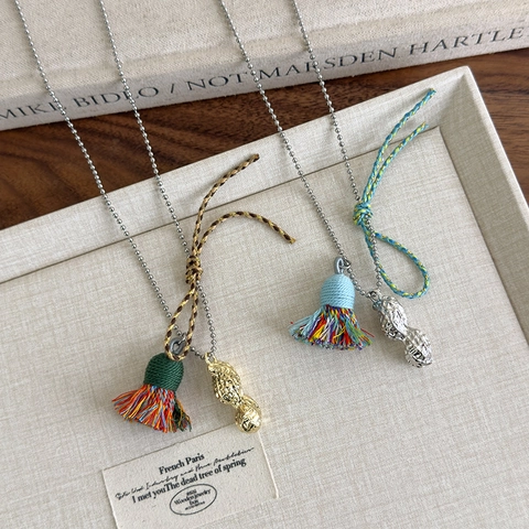 Collier Pendentif Cacahuète en Alliage Vintage Avec Gland pour Femmes Bohème Longue Chaîne à Billes Gland en Satin Colorée Tissé à la Main Bijoux