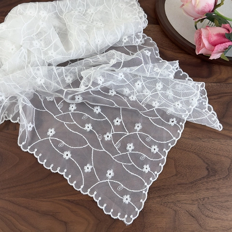Donna Elegante Bianco Pizzo Ricamo Floreale Mesh Sciarpa Bordo Festonato Fascia Capelli Copricapo Sciarpa Decorativa