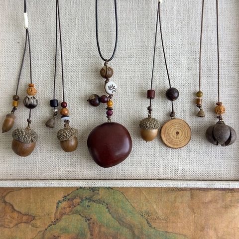 Collier Pendentif Gland en Bois Style Nouveau Chinois Zen pour Femmes Vintage Fait à la Main Corde de Cire Longue Chaîne Pull