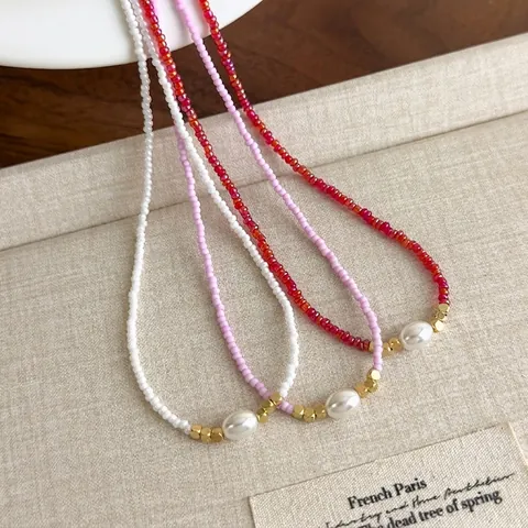 Collana con Perline in Resina Colorata in Stile Francese per Donna Elegante Girocollo con Perle Artificiali e Distanziatori in Lega Gioielli Catena Clavicola