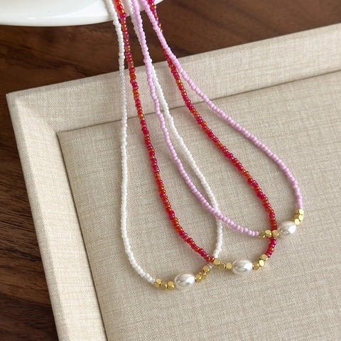 Collana con Perline in Resina Colorata in Stile Francese per Donna Elegante Girocollo con Perle Artificiali e Distanziatori in Lega Gioielli Catena Clavicola