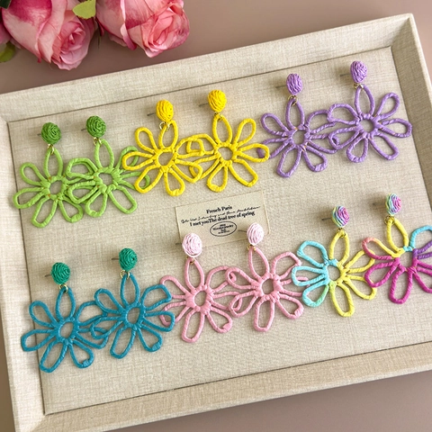 Handmade Woven Raffia Straw Flower Drop Earrings Bohemian Oversized Floral Earrings For Women Summer Beach Vacation Jewelry