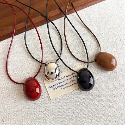 Collana con Ciondolo a Ciottolo in Lega Minimalista per Donna Retrò Lucida Ciondolo a Forma di Fagiolo Gioielli per Maglione