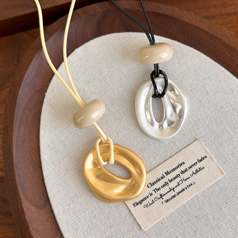 Minimalist Irregular Geometric Alloy Pendant Necklace With Resin Bead Long Adjustable Cord Design Vintage Jewelry For Women