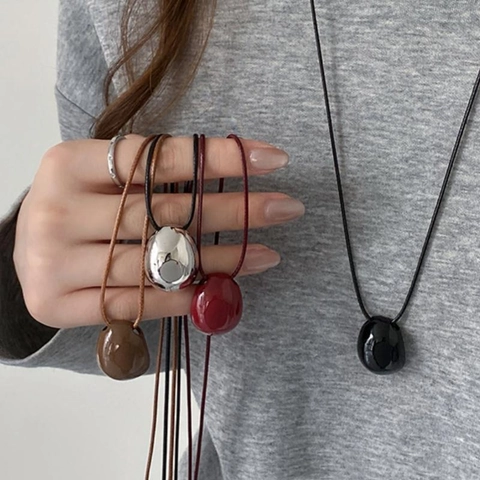 Collana con Ciondolo a Ciottolo in Lega Minimalista per Donna Retrò Lucida Ciondolo a Forma di Fagiolo Gioielli per Maglione