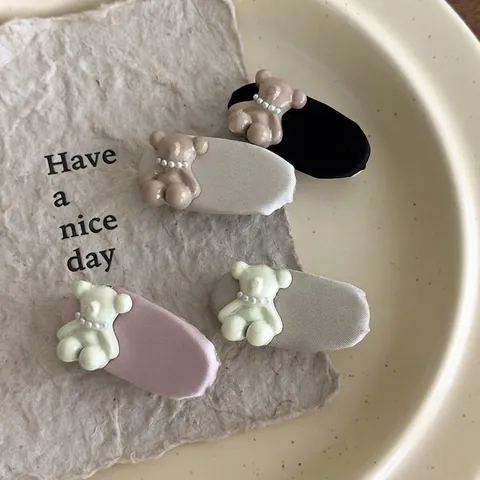 Barrettes à Cheveux Ours 3D Mignonnes Enveloppées de Tissu Pinces Bec de Canard en Alliage Accessoires de Cheveux Doux