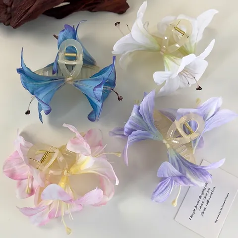Pinza per Capelli Giglio in Tessuto Fatta a Mano Elegante Grande Clip a Squalo Accessori per Capelli Floreali Botanici per Donna