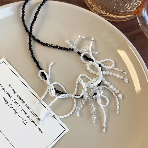 Nischendesign Schwarz Weiß Perlenbesetzt Künstlicher Kristall Schleife Halskette Süß Cool Stil Legierung Kunstparel Choker Damen