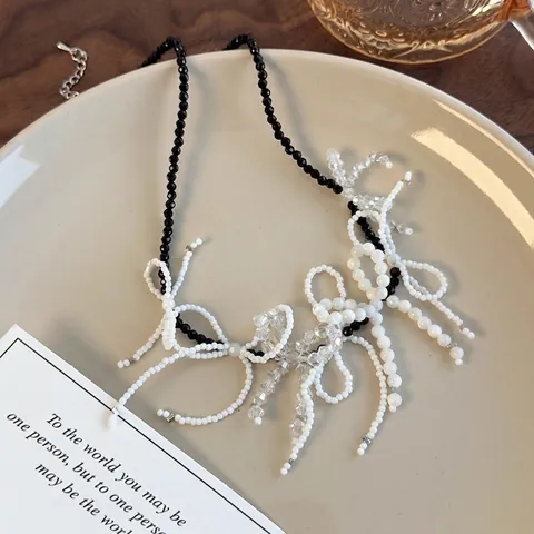 Nischendesign Schwarz Weiß Perlenbesetzt Künstlicher Kristall Schleife Halskette Süß Cool Stil Legierung Kunstparel Choker Damen