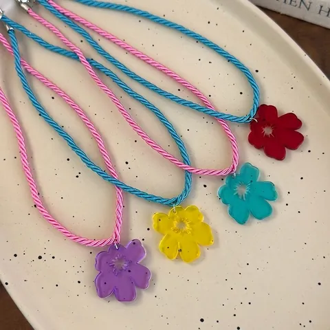 Lindo Collar con Colgante de Flor de Acrílico de Color de Contraste Cadena de Clavícula de Cordón Trenzado Colorido Joyería