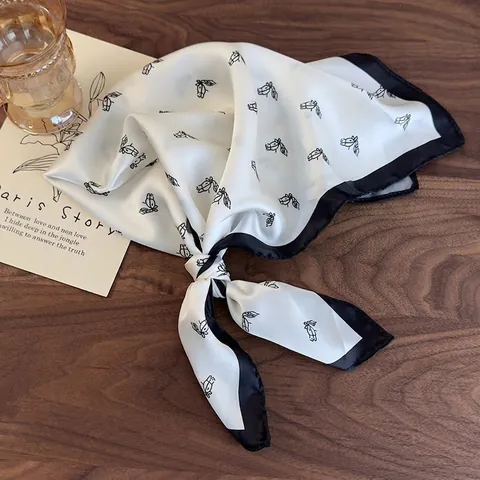 Elegante Foulard in Raso Simil Seta Bianco e Nero per Donna Pañuelo Vintage con Motivo a Cavallo Moda Fascia per Capelli Quadrata Accessorio per Borsa
