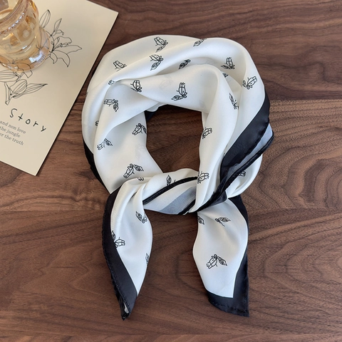 Elegante Foulard in Raso Simil Seta Bianco e Nero per Donna Pañuelo Vintage con Motivo a Cavallo Moda Fascia per Capelli Quadrata Accessorio per Borsa