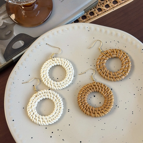 Boheemse Handgeweven Natuurlijke Rotan Stro Creolen Voor Vrouwen Retro Geometrische Ronde Hangende Oorbellen Strand Sieraden