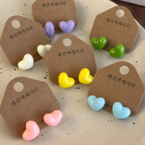 Boucles d'oreilles clous cœur en résine colorée Macaron pour femmes filles douces boucles d'oreilles clous en alliage de cœur simples bijoux quotidiens