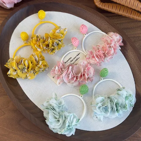 Pastoral Bohemian Fabric Flower Petal Large Hoop Earrings For Women Summer Vacation Floral Print Alloy Statement Jewelry