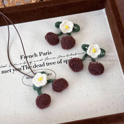 Gehäkelte Kirsch Halskette Ohrringe Wollgarn Handgefertigt Floral Süß Französisch Vintage Urlaub Accessoires Damen Schmuck
