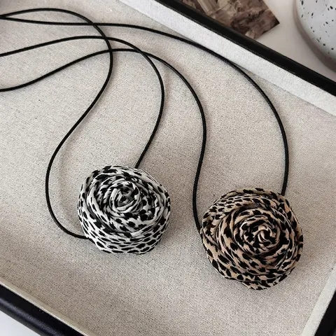 Collier Choker Vintage Rose 3D Imprimé Léopard Tissu Corde Cirée Longue Lanière de Cou pour Femmes Bijoux Style Y2K