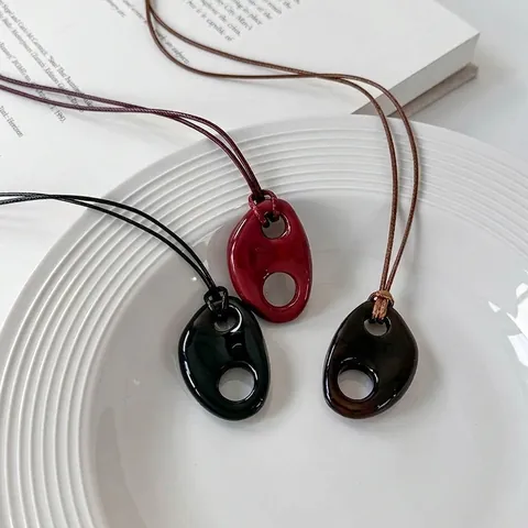 Collar con Colgante Geométrico de Resina Minimalista Diseño Vintage Nariz de Cerdo Cordón Encerado Ajustable Joyas Mujer
