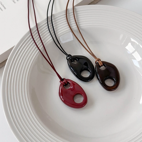 Collar con Colgante Geométrico de Resina Minimalista Diseño Vintage Nariz de Cerdo Cordón Encerado Ajustable Joyas Mujer