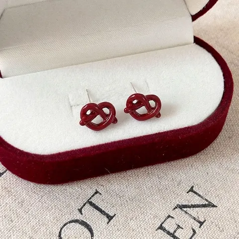 Vintage Rote Emaille Herz Knoten Ohrstecker Mit Silbernem Ohrstecker-Stift Legierung Glasur Schmuck Für Damen Täglicher Schmuck