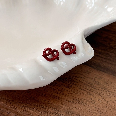 Vintage Rote Emaille Herz Knoten Ohrstecker Mit Silbernem Ohrstecker-Stift Legierung Glasur Schmuck Für Damen Täglicher Schmuck