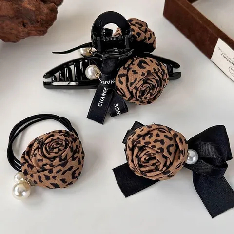 Accessorio per Capelli a Fiore di Rosa con Stampa Leopardata Vintage per Donna Elastico e Fermaglio in Tessuto con Perle