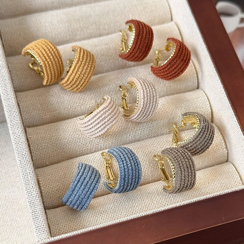 Orecchini a Cerchio in Lega a Forma di C Vintage per Donna Retro Avvolto in Tessuto a Maglia Geometrico Moda Gioielli Regalo