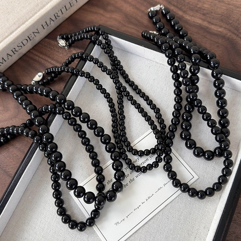 Minimalistische Schwarze Glasperlenhalskette Für Damen Elegante Perlen Poliertes Finish Täglicher Arbeitsweg Modeschmuck-Accessoire