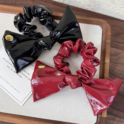 Elastico per Capelli in Pelle PU Lucida con Fiocco Donna Vintage Rosso Vino Nero Elastico per Capelli con Targhetta in Metallo