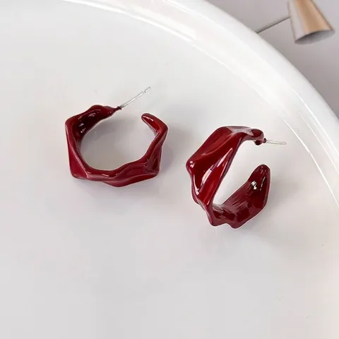 Weinrote Irreguläre C-Form Ohrringe Mit Silber Ohrstecker-Stift Glänzende Wellige Lack Ohrringe Damen Retro Schmuck
