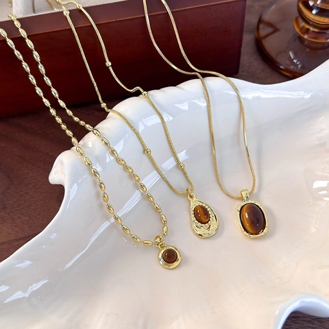 Collana con Ciondolo Occhio di Tigre in Rame Vintage Stile Francese Catena a Serpente Oro Gioielli Eleganti per Donna Decorazione Quotidiana