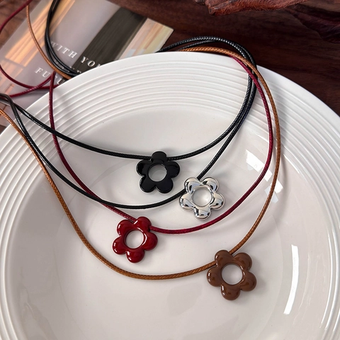 Collar de Colgante de Flor de Aleación Minimalista Coreano Forma de Flor Lacada Collar de Cadena de Cuerda de Cera Ajustable para Mujer