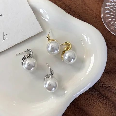 Elegante Legierung Künstliche Perle Tropfenohrringe Mit 925 Sterlingsilber Ohrstecker-Stift Vergoldet Geometrisch Schmuck Für Damen