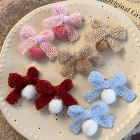 Orecchini a Bottone a Fiocco in Filato Fatti a Mano Con Pendente a Sfera di Peluche Perno in Rame Gioielli Dolce Autunno Inverno da Donna