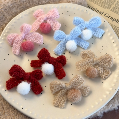 Orecchini a Bottone a Fiocco in Filato Fatti a Mano Con Pendente a Sfera di Peluche Perno in Rame Gioielli Dolce Autunno Inverno da Donna