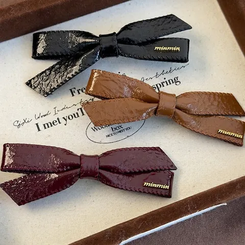 Vintage Leder Schleife Haarklammer Mit Goldenen Metall Buchstaben Etikett Korean Süße Naht Detail Kopfschmuck Für Damen