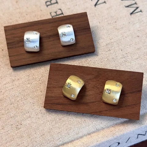 Vintage Minimalistische Geborsteld Metaal Rechthoekige Oorknopjes Legering Zirkoon Ingelegde Goud Zilver Geometrische Oorbellen Voor Dames