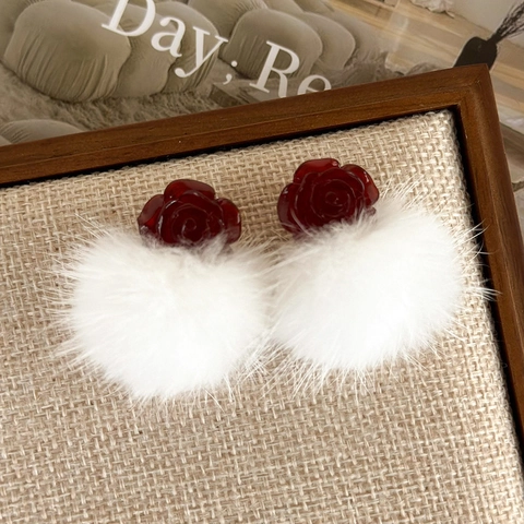 Vintage Rode Roos Hars Witte Bontbal Oorknopjes Voor Vrouwen Herfst Winter Zoete Elegante Bloem Pom Pom Drop Oorbellen Sieraden